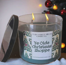 YE OLDE CHRISTMAS SHOPPE Candle 18oz Double-Wick
