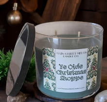 YE OLDE CHRISTMAS SHOPPE Candle 18oz Double-Wick